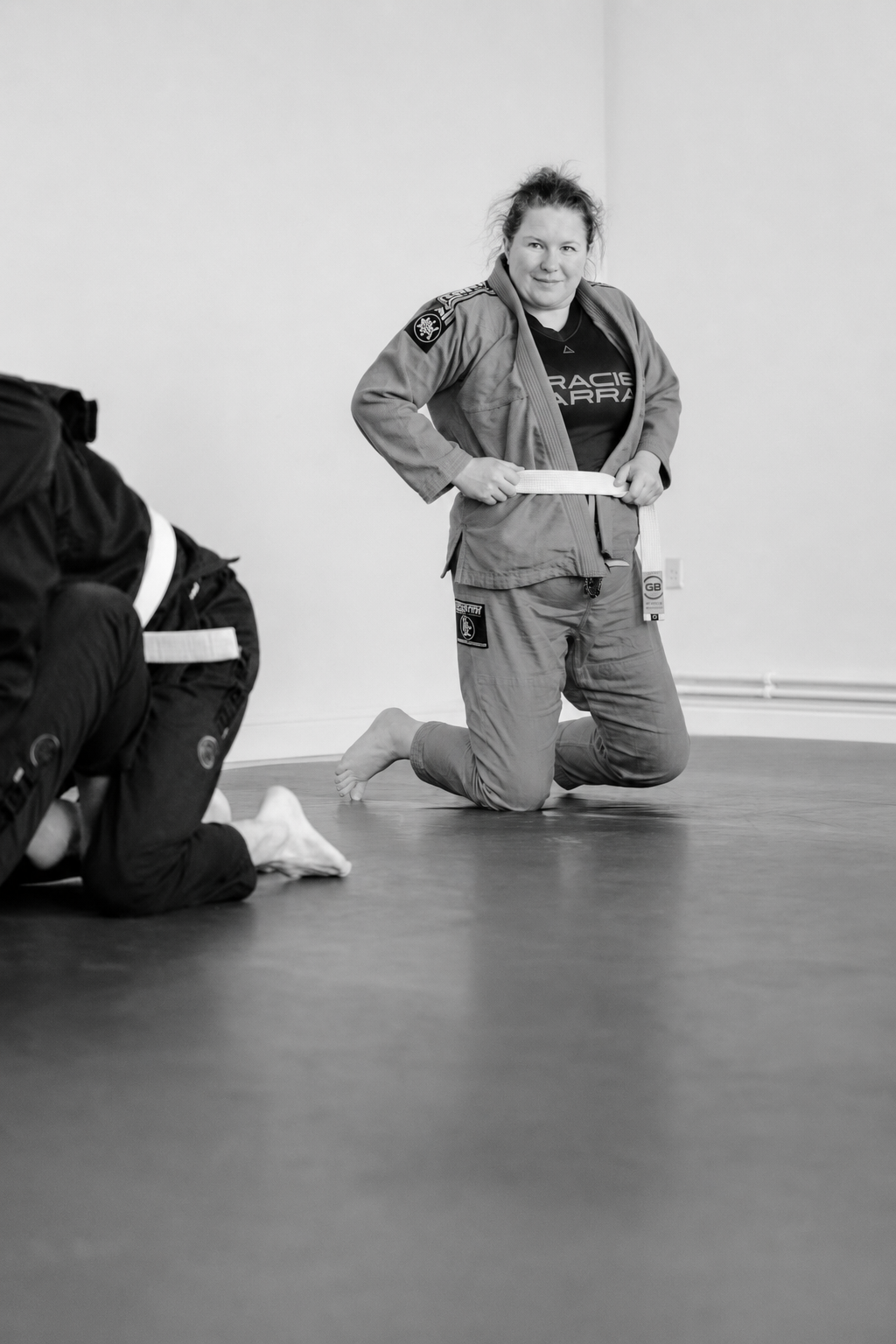 Woman training Brazilian Jiu Jitsu at Moralis Grappling Academy
